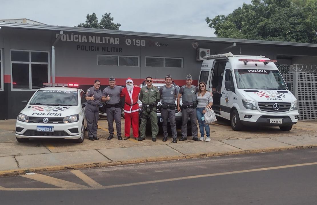 Foto 26 de 31 — Campanha Natal Solidário entrega 250 cestas básicas em Américo Brasiliense